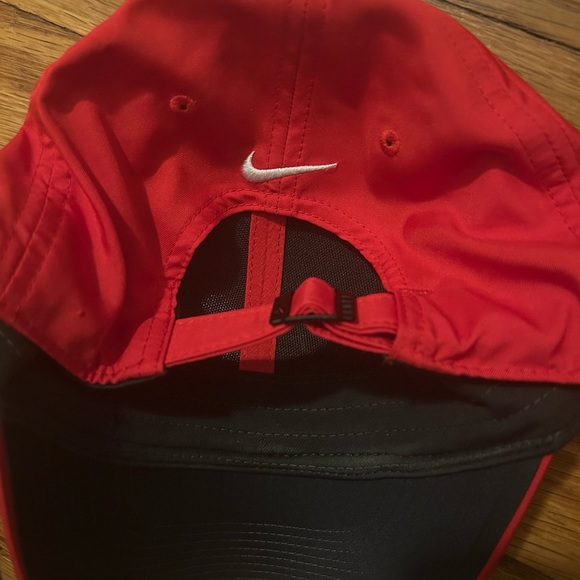 Nike Red Golf Baseball Cap - Picture 3 of 5